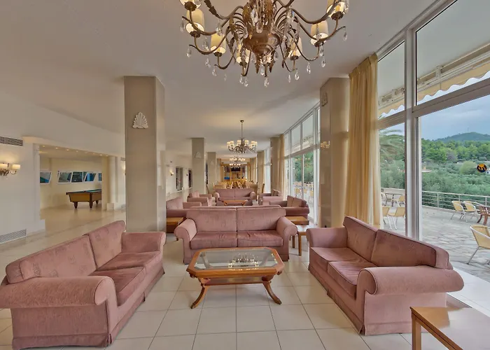 Mendi Hotel 4*